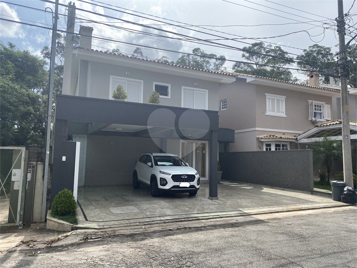 Sobrado à venda com 4 quartos, sendo 1 suíte, em Horto, São Paulo, SP