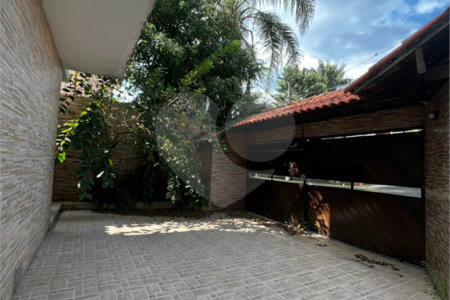 Sobrado à venda com 6 quartos, sendo 4 suítes,  em Vila Oliveira, Mogi das Cruzes, SP