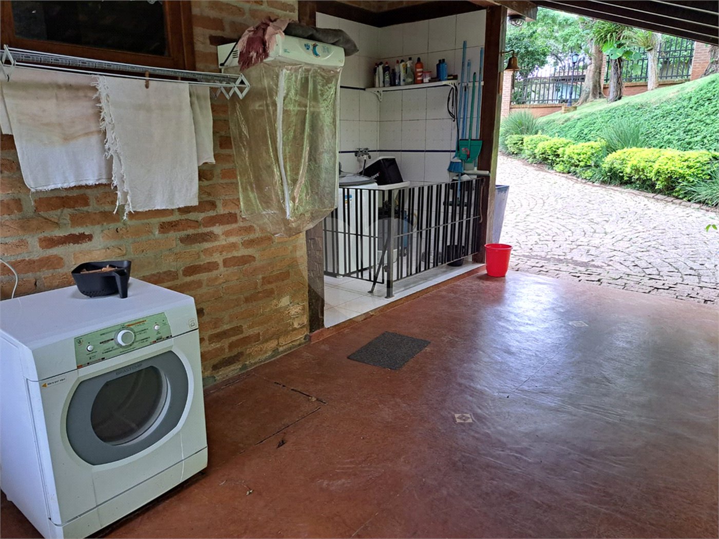 Casa à venda ou para alugar com 3 quartos, sendo 1 suíte,  no condomínio Parque Petrópolis 4 Secção, Mairiporã - SP