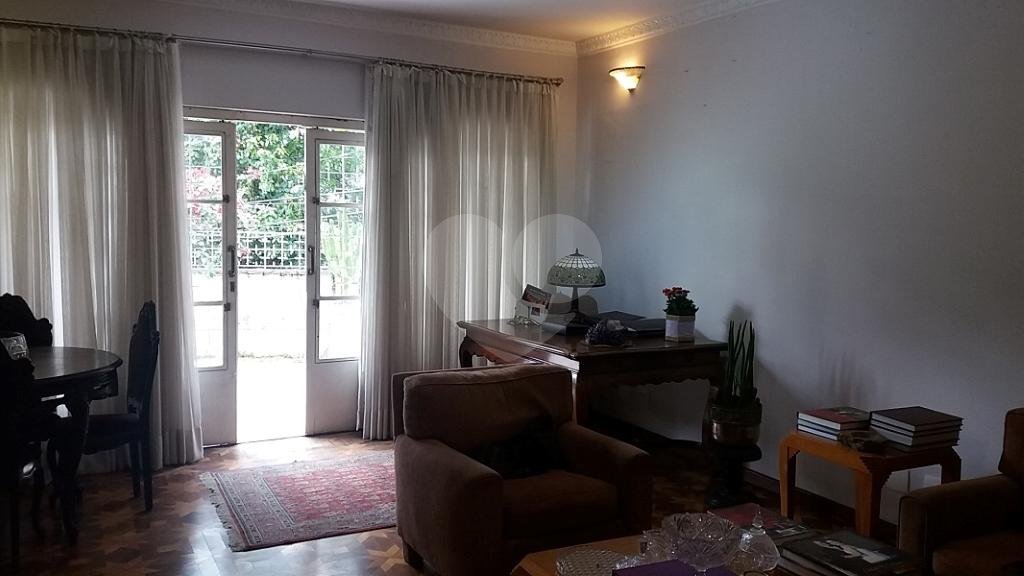 Casa à venda com 6 quartos, sendo 3 suítes,  em Jardim São Bento, São Paulo, SP