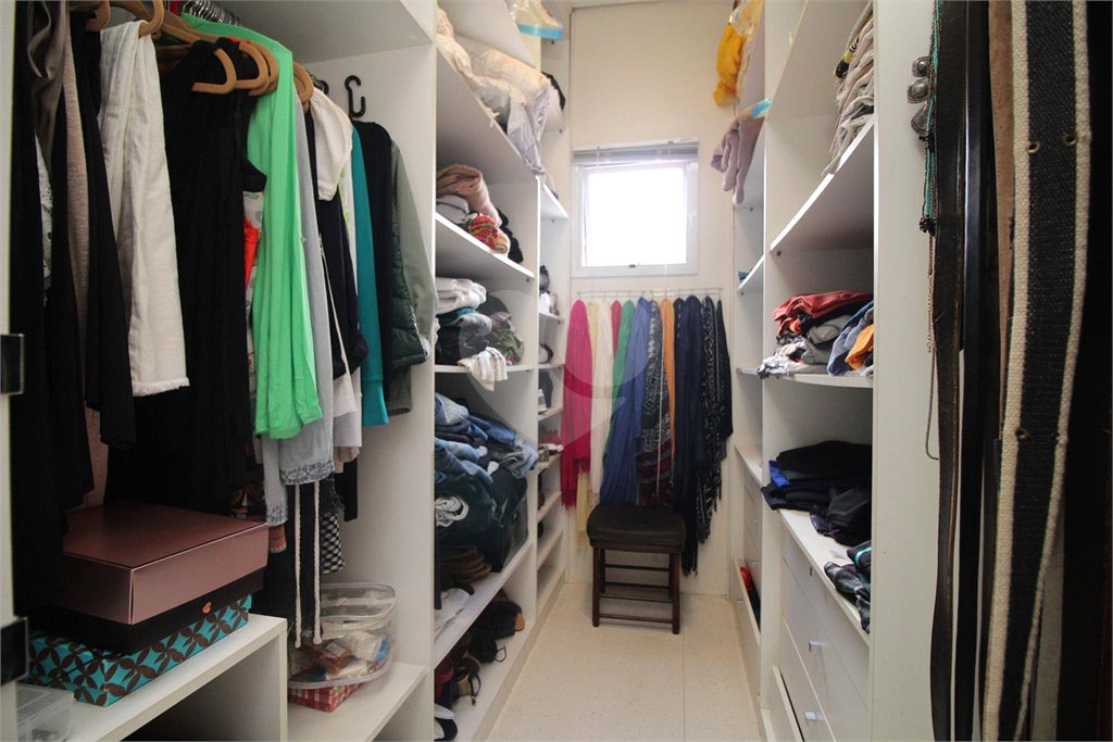 Casa à venda com 3 quartos, sendo 1 suíte, em Vila Mariana, São Paulo, SP