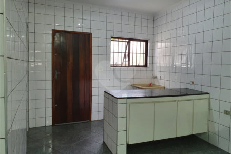Sobrado à venda com 4 quartos, sendo 1 suíte,  em Parque Vitória, São Paulo, SP
