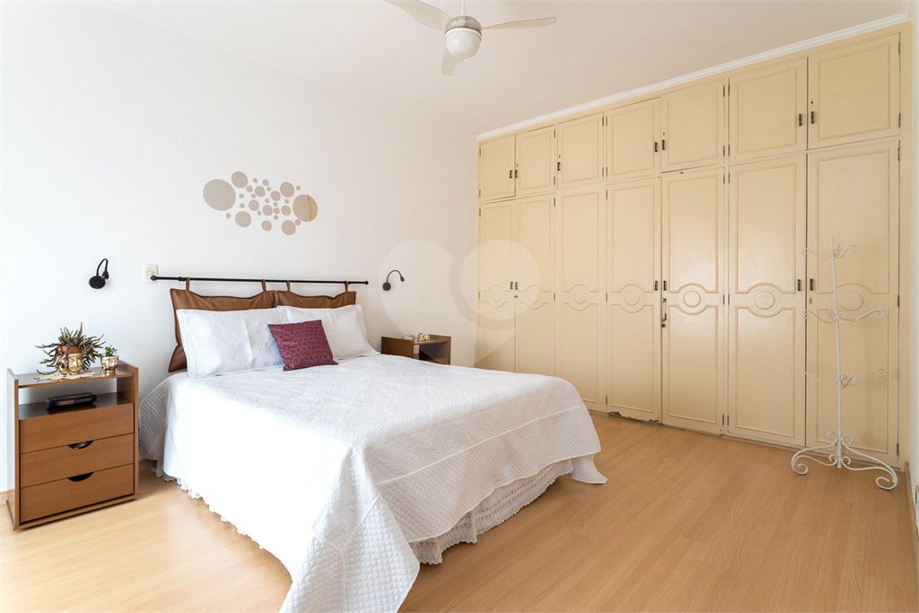 Casa à venda com 4 quartos, sendo 3 suítes, em Vila Mariana, São Paulo, SP