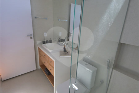 Casa à venda com 4 suítes no condomínio Villa dos Pinheiros, Indaiatuba - SP