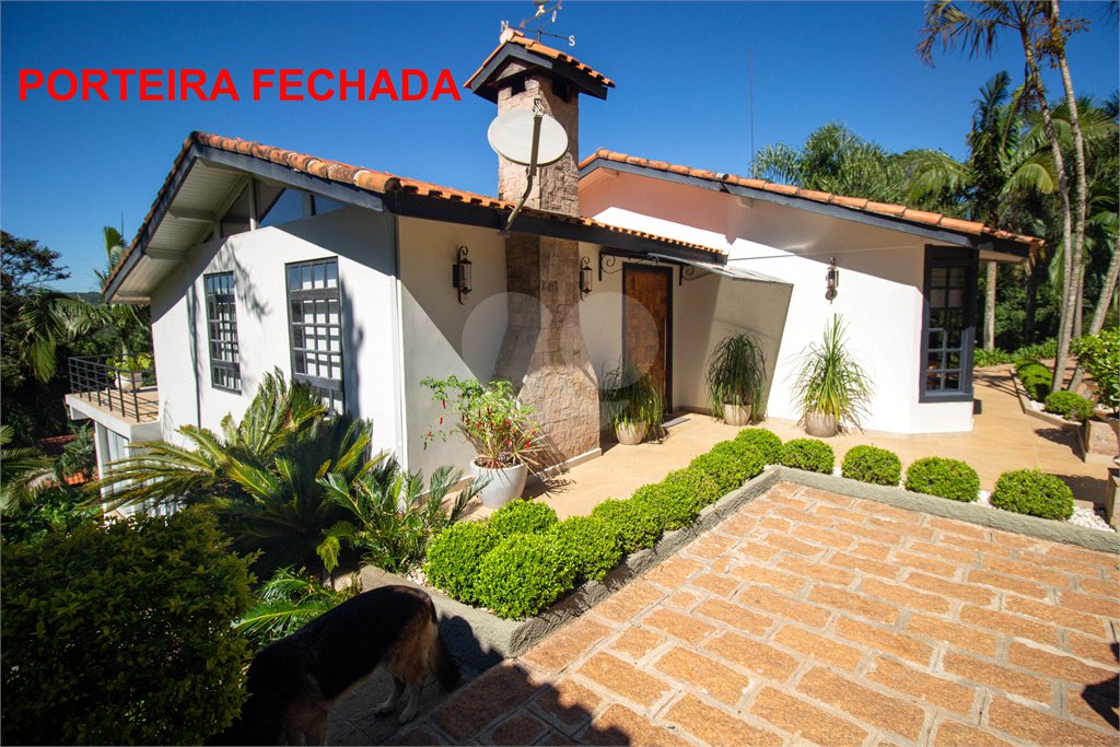 Casa à venda com 4 suítes no condomínio Sítio Primavera, São Roque - SP