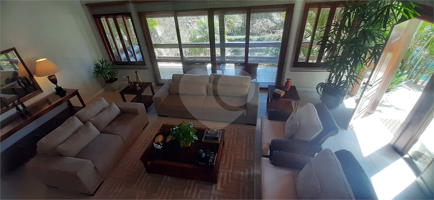 Casa à venda com 4 quartos, sendo 3 suítes, no condomínio Sausalito, Mairiporã - SP