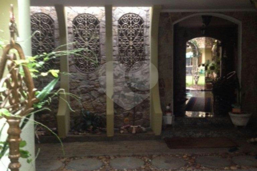 Casa à venda com 4 quartos, sendo 3 suítes, em Vila Paiva, São Paulo, SP