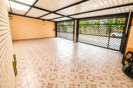 Casa à venda com 3 quartos, sendo 1 suíte, em Santo Amaro, São Paulo, SP