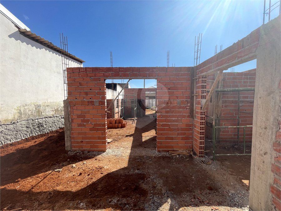 Casa à venda com 3 quartos, sendo 1 suíte, no condomínio Tivolli Residencial, Itapetininga - SP
