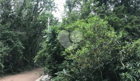 Terreno à venda no condomínio Jardim da Montanha I, Mairiporã - SP