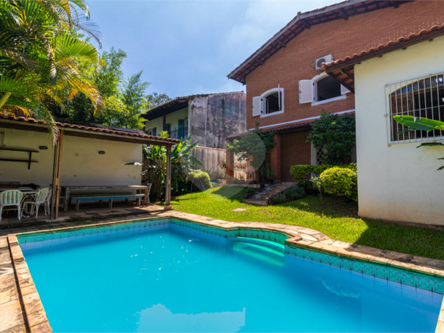 Casa de Vila à venda com 4 quartos, sendo 2 suítes,  em Alto da Boa Vista, São Paulo, SP