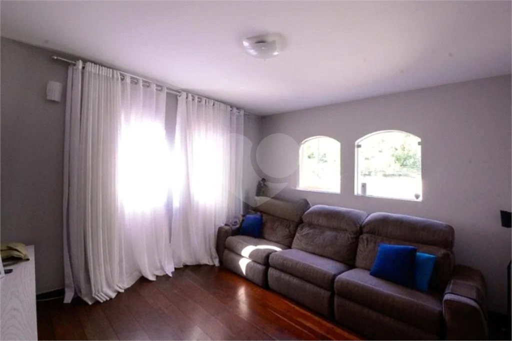 Casa com 4 Dormitórios sendo 1 suíte, com 3 Vagas