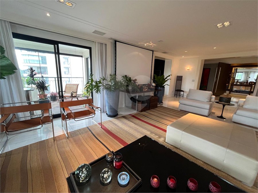 Apartamento à venda com 4 suítes em Jardim Marajoara, São Paulo, SP