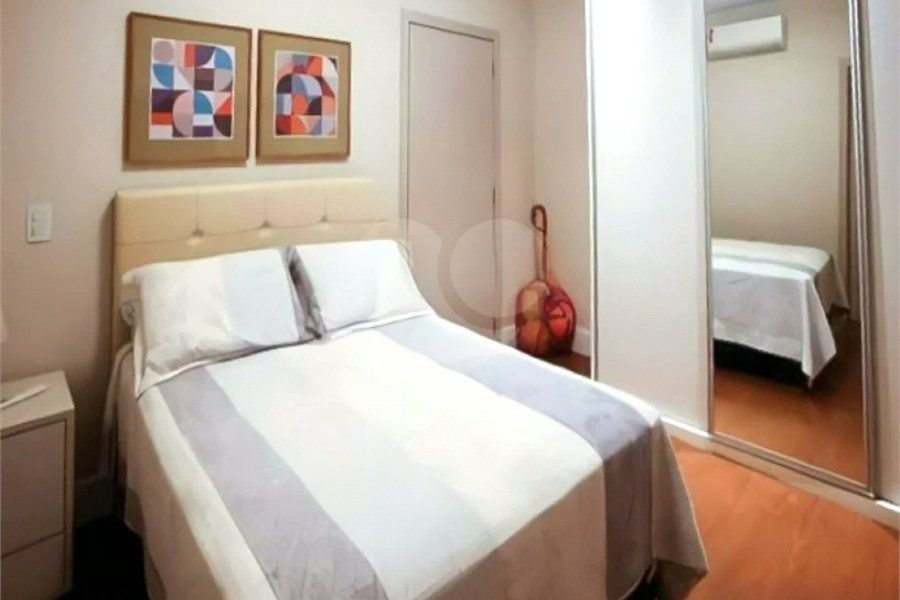 Casa de Alto Padrão em Condomínio com 4 suítes.