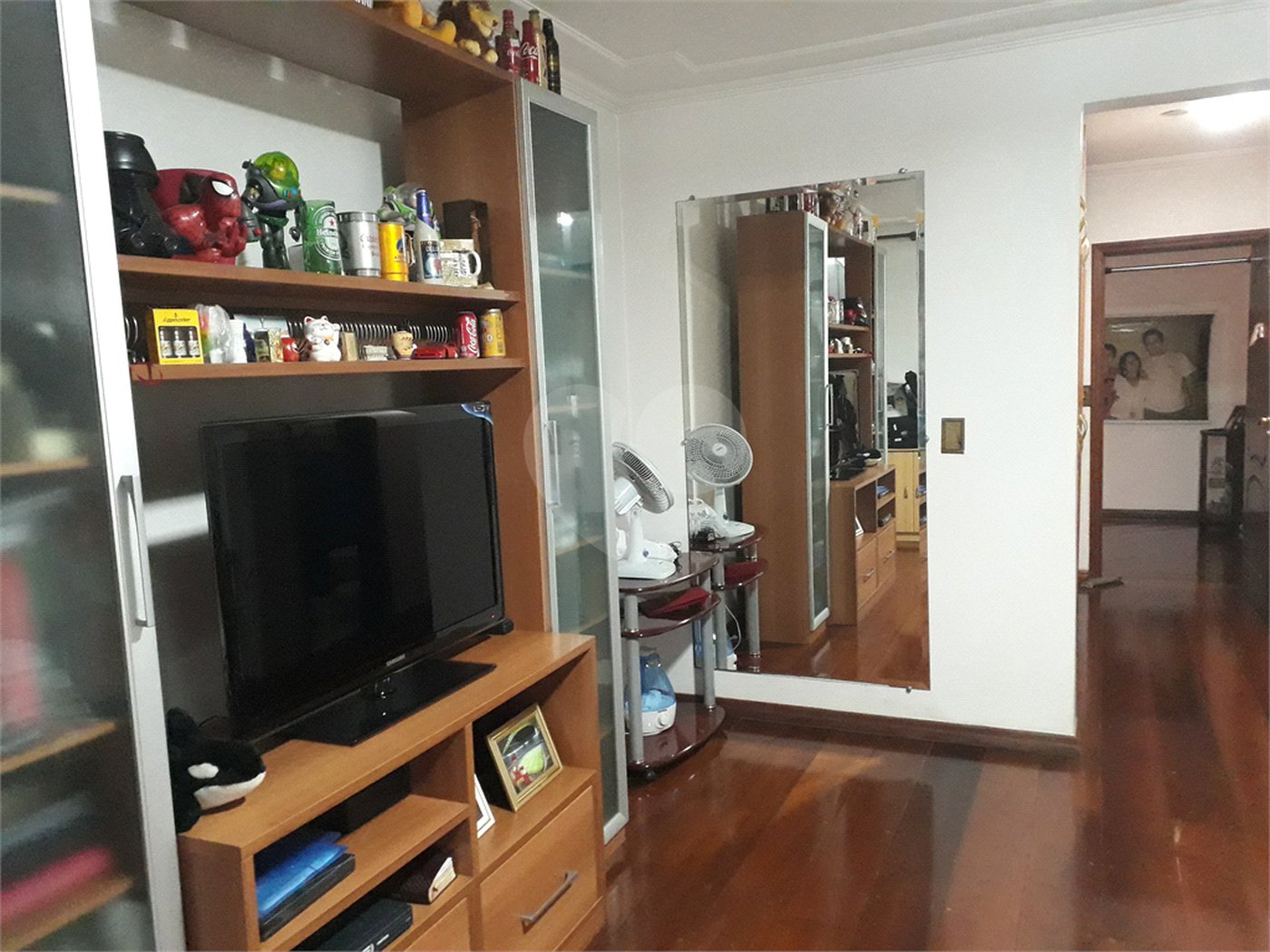 Mansão em condomínio, com 6 suites, e vagas para 15 autos....