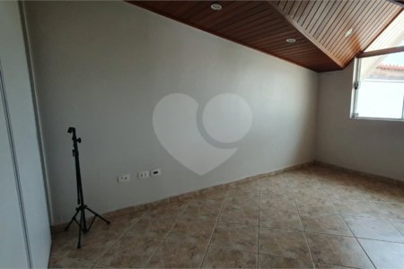 Casa à venda com 4 quartos, sendo 3 suítes, no condomínio Vila Inglesa, Sorocaba - SP
