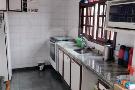 Sobrado à venda com 3 quartos, sendo 2 suítes, em Cidade Cruzeiro do Sul, Suzano, SP