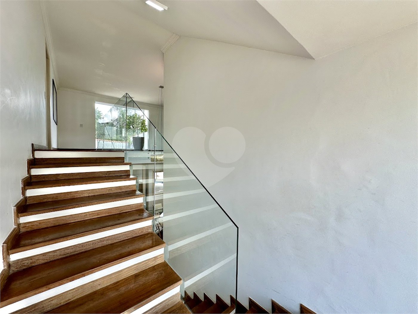 Casa à venda com 4 quartos, sendo 2 suítes,  no condomínio Granja Vianna II, Cotia - SP