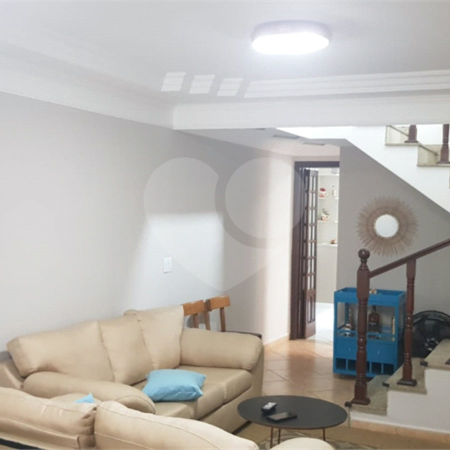 Sobrado à venda com 3 quartos, sendo 1 suíte, em Vila Vitório Mazzei, São Paulo, SP