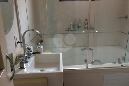 Casa à venda com 3 quartos, sendo 1 suíte, no condomínio Greenland, São Paulo - SP