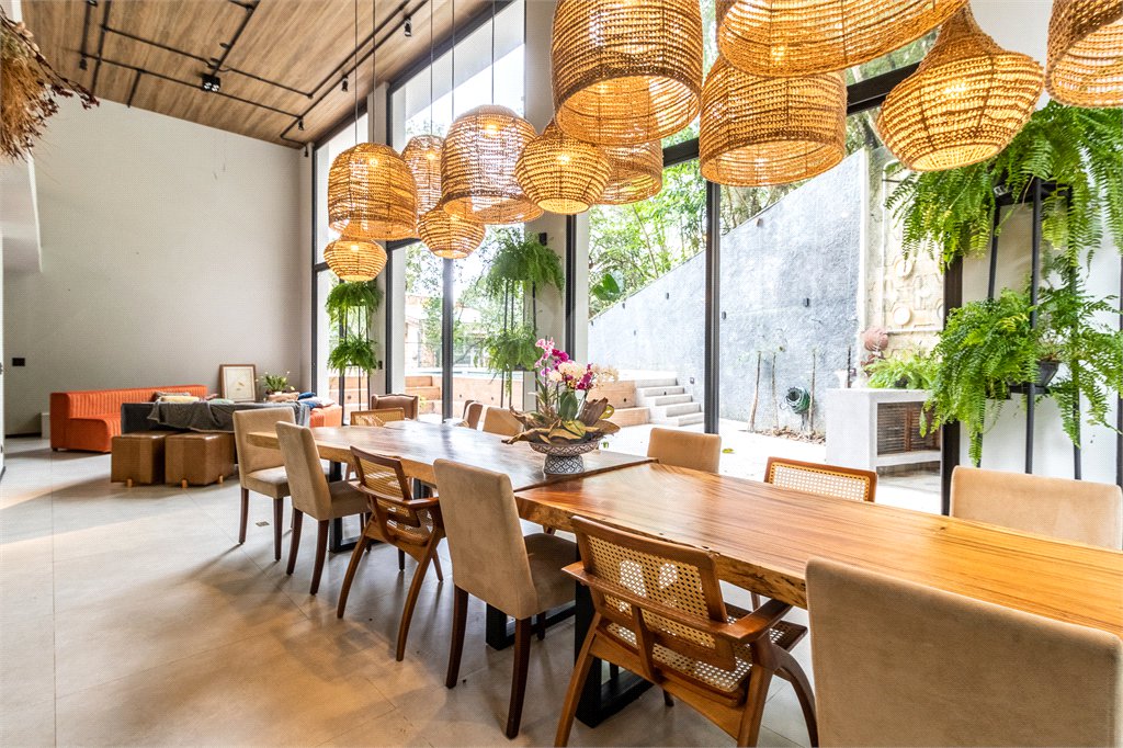 Casa à venda com 4 suítes no condomínio Granja do Morumbi, São Paulo - SP