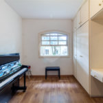 Casa à venda com 4 quartos, sendo 2 suítes,  no condomínio Vila das Flores, São Paulo - SP