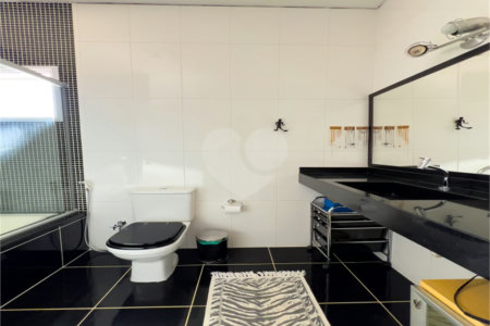 Casa à venda ou para alugar com 3 suítes no condomínio Figueira Garden, Atibaia - SP