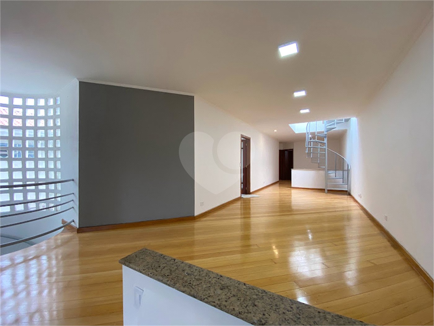 Sobrado à venda com 7 quartos, sendo 2 suítes, em Brooklin Paulista, São Paulo, SP