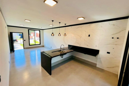 Casa à venda com 3 quartos, sendo 1 suíte,  no condomínio Cerejeiras, Araçoiaba da Serra - SP