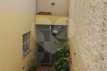 Sobrado à venda com 3 quartos, sendo 1 suíte, em Vila Nivi, São Paulo, SP