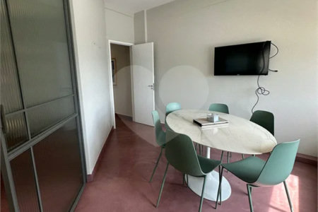 Sala comercial para venda ou locação na Avenida Paulista. 68m2