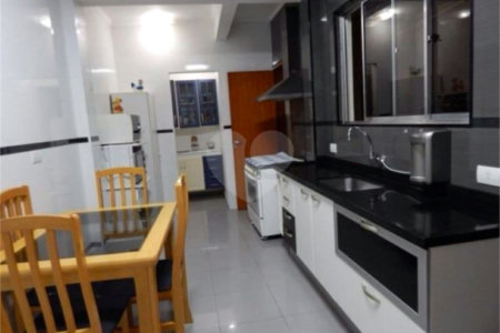 Apartamento à venda com 3 quartos, sendo 1 suíte,  em Aclimação, São Paulo, SP