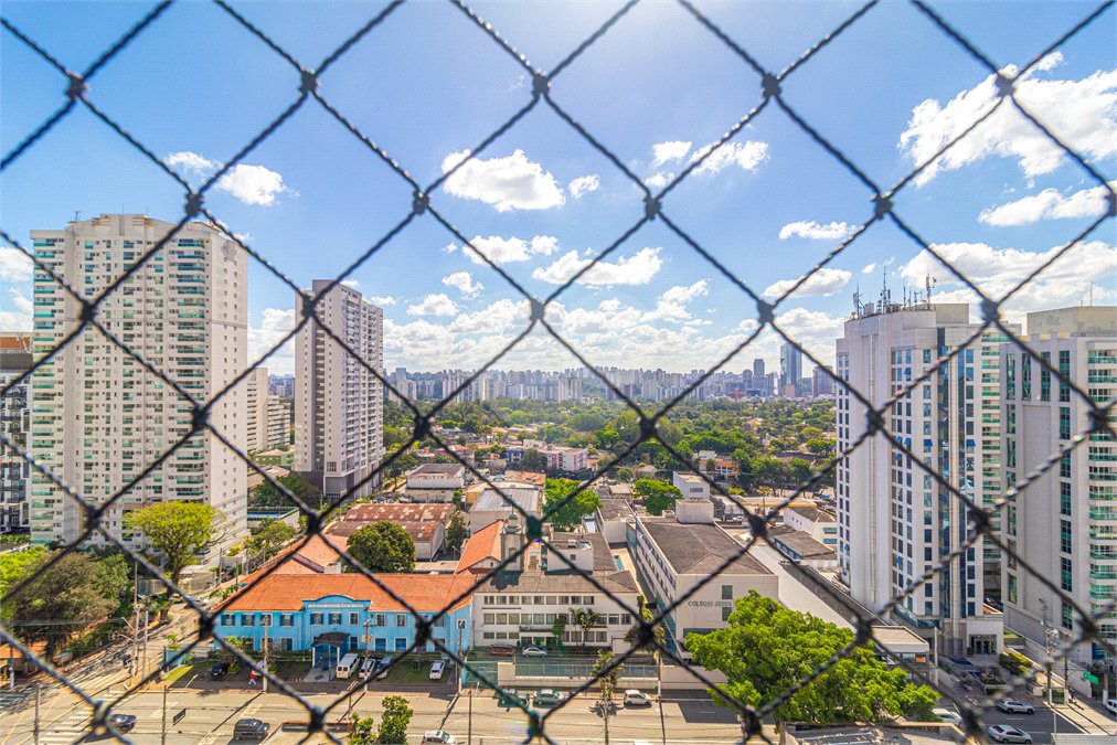 Apartamento à venda com 3 quartos, sendo 1 suíte,  em Alto da Boa Vista, São Paulo, SP