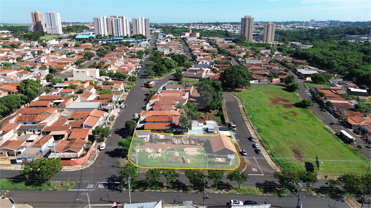Terreno à venda em Parque Laranjeiras, Araraquara, SP