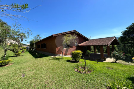 Casa Térrea à venda com 4 quartos, sendo 2 suítes, em Alpes D'Ouro, Bom Jesus dos Perdões, SP