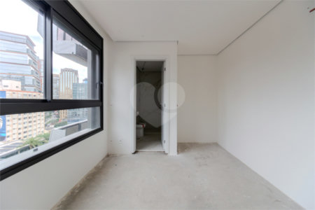 Apartamento à venda com 3 suítes em Vila Nova Conceição, São Paulo, SP