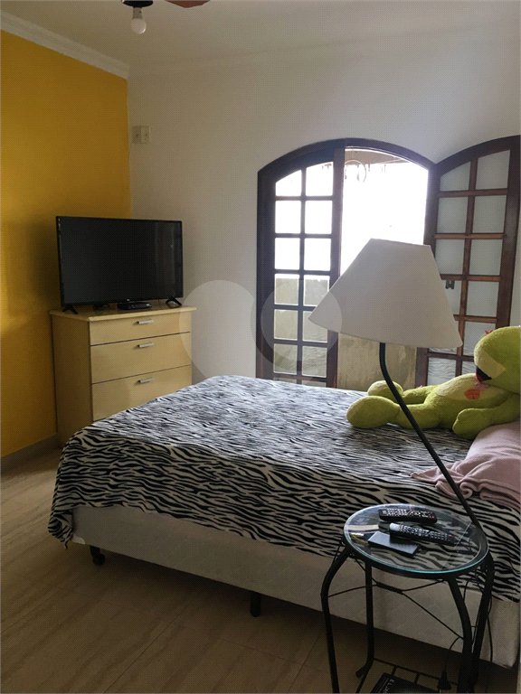Sobrado à venda com 3 suítes em Vila Nivi, São Paulo, SP