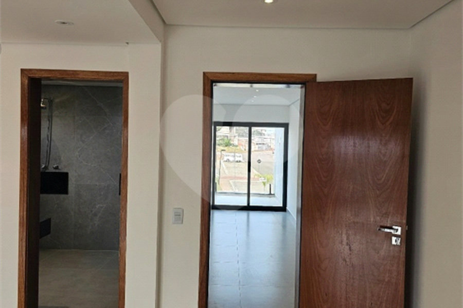 Sobrado à venda com 4 quartos, sendo 3 suítes, em Mariápolis Ginetta, Vargem Grande Paulista, SP