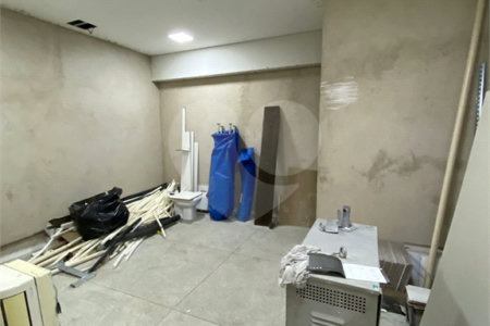 Salão para alugar em Vila Romanópolis, Ferraz de Vasconcelos, SP