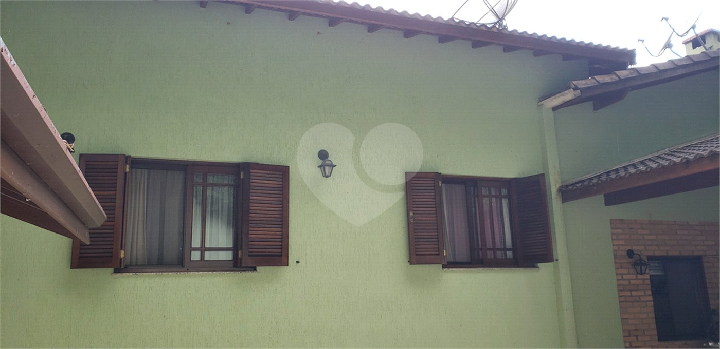 Casa à venda com 3 quartos, sendo 1 suíte, no condomínio Alpes da Cantareira, Mairiporã - SP