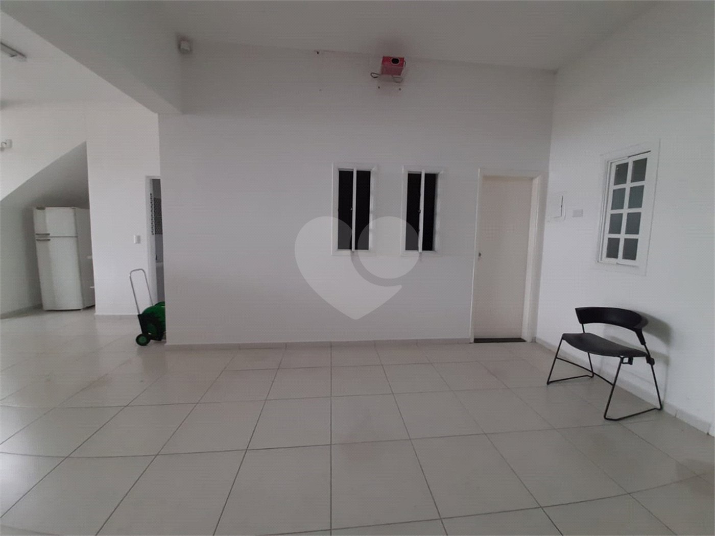 Sobrado à venda com 4 quartos, sendo 3 suítes, em Tremembé, São Paulo, SP