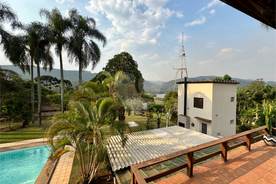 Casa à venda com 7 quartos, sendo 4 suítes, no condomínio Campos de Mairiporã Gleba 1, Mairiporã - SP