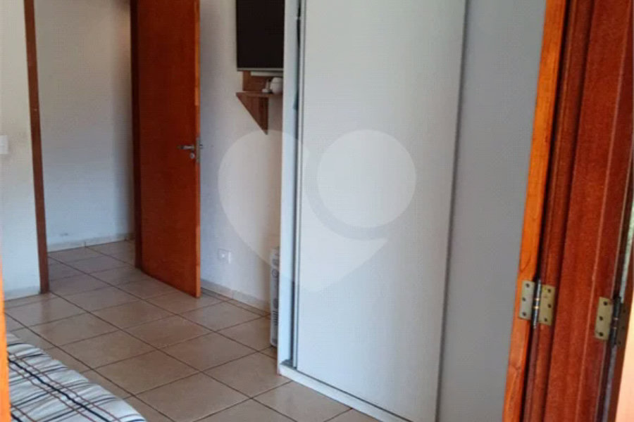 Chácara à venda. Ampla área de lazer. Aceita permuta com apartamento na praia