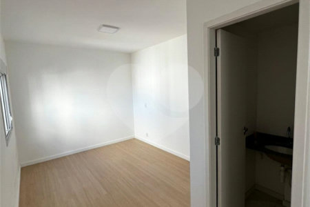 Apartamento à venda com 3 quartos, sendo 2 suítes, em Parque Reboucas, São Paulo, SP