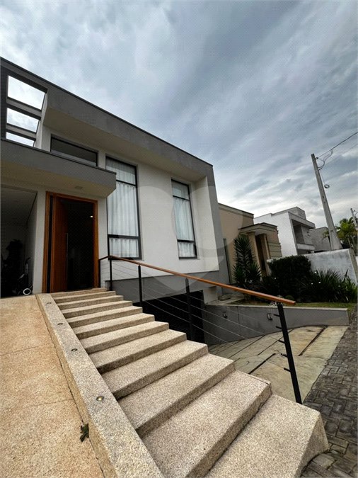 Casa à venda com 4 quartos, sendo 3 suítes, no condomínio Mosaico Essence, Mogi das Cruzes - SP