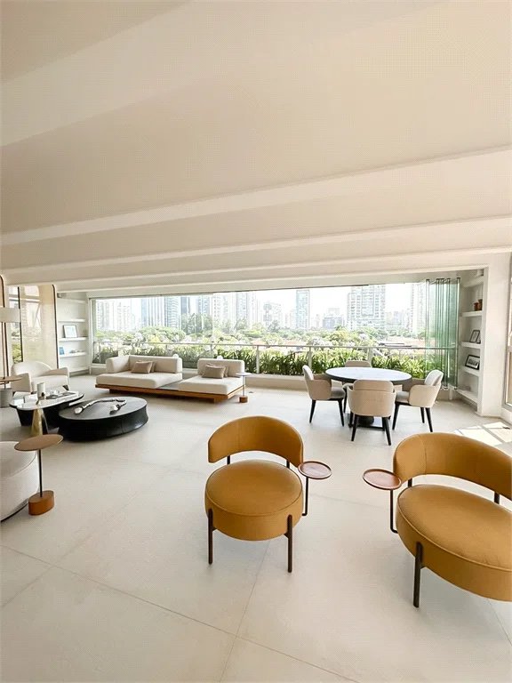 Apartamento à venda com 4 suítes em Vila Cordeiro, São Paulo, SP