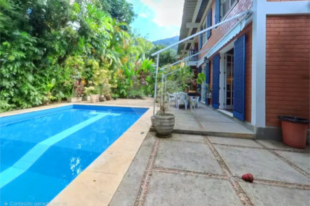 Casa à venda com 4 quartos, sendo 2 suítes,  em Jardim Botânico, Rio de Janeiro, RJ