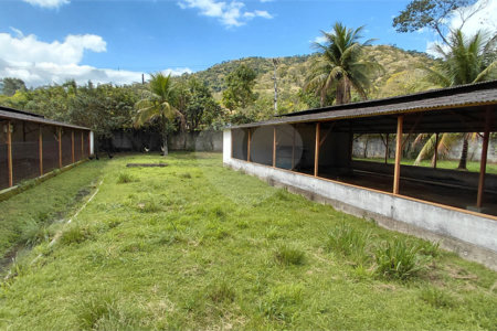 Terreno à venda com 3 suítes em Bazílio, Rio Bonito, RJ