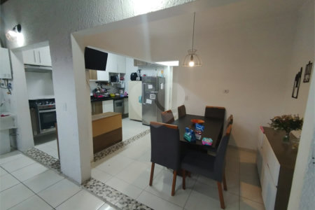 Casa à venda com 2 quartos, sendo 1 suíte, no condomínio Residencial Viva Vida, Cotia - SP