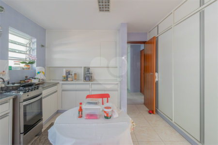 Casa Térrea à venda com 4 quartos, sendo 2 suítes, em Alto de Pinheiros, São Paulo, SP